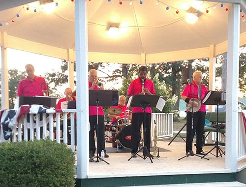 Lower London Street Dixieland Band Performing