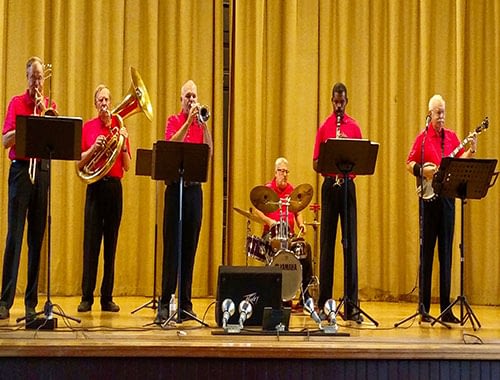 Lower London Street Dixieland Band Performing